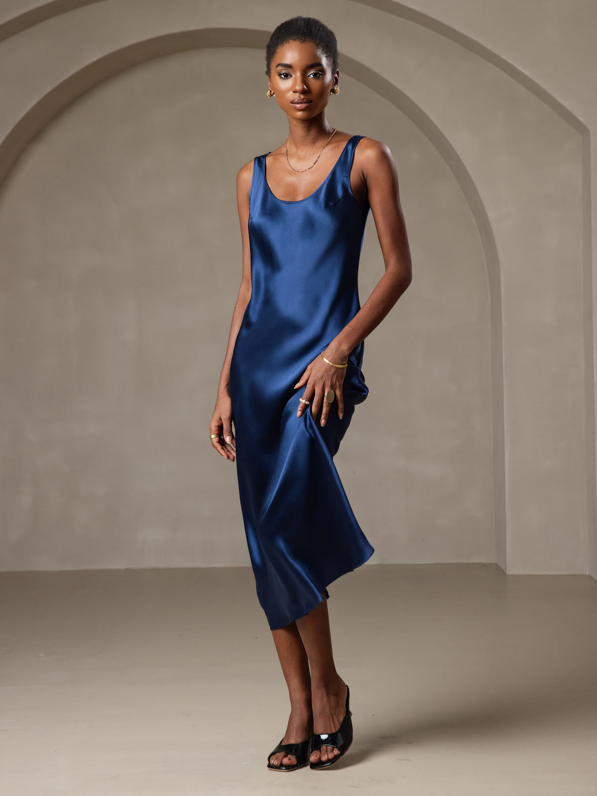 Aliya | langes ärmelloses Kleid aus reiner Seide