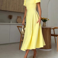 Nadine | feminines Midikleid mit hohem Kragen und modischen Bud-Ärmeln