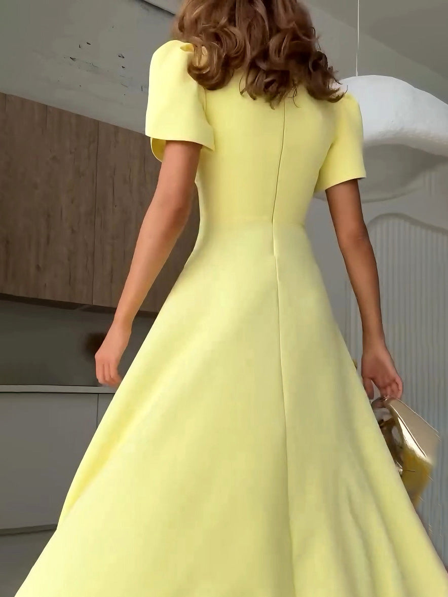 Nadine | feminines Midikleid mit hohem Kragen und modischen Bud-Ärmeln