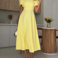 Nadine | feminines Midikleid mit hohem Kragen und modischen Bud-Ärmeln