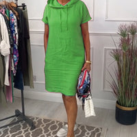 Nyla | Bequemes kurzärmeliges Freizeitkleid mit Kapuze