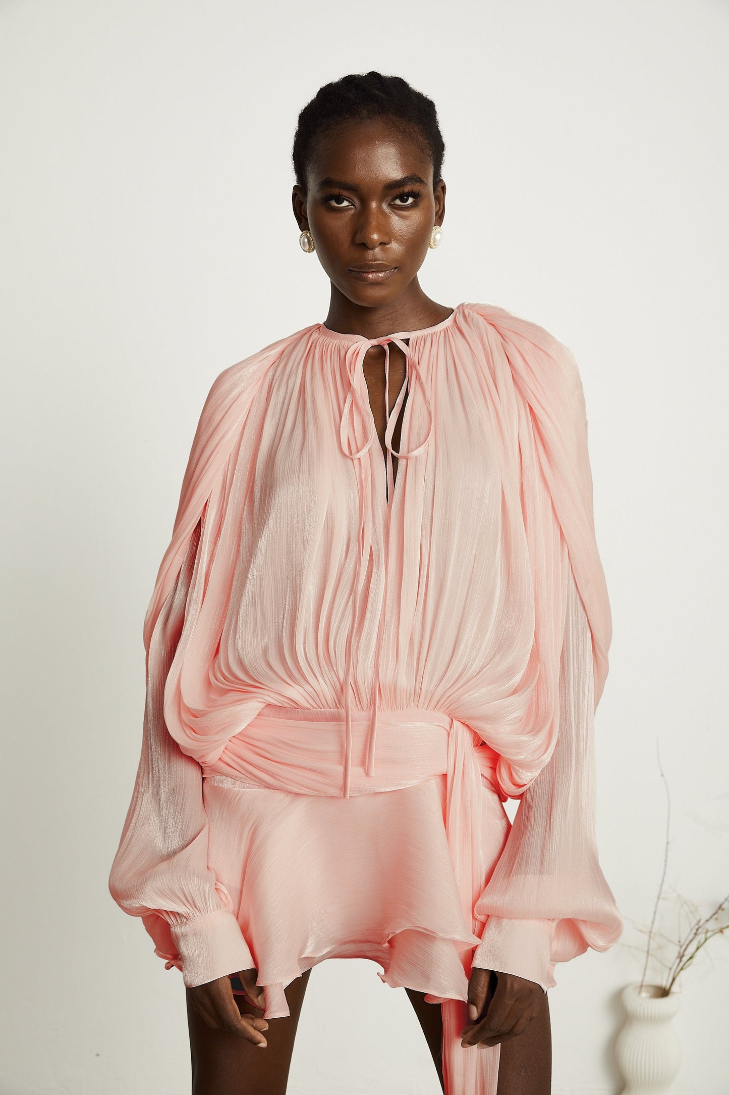 Emberlynn | rosa Minikleid mit gerafftem Design