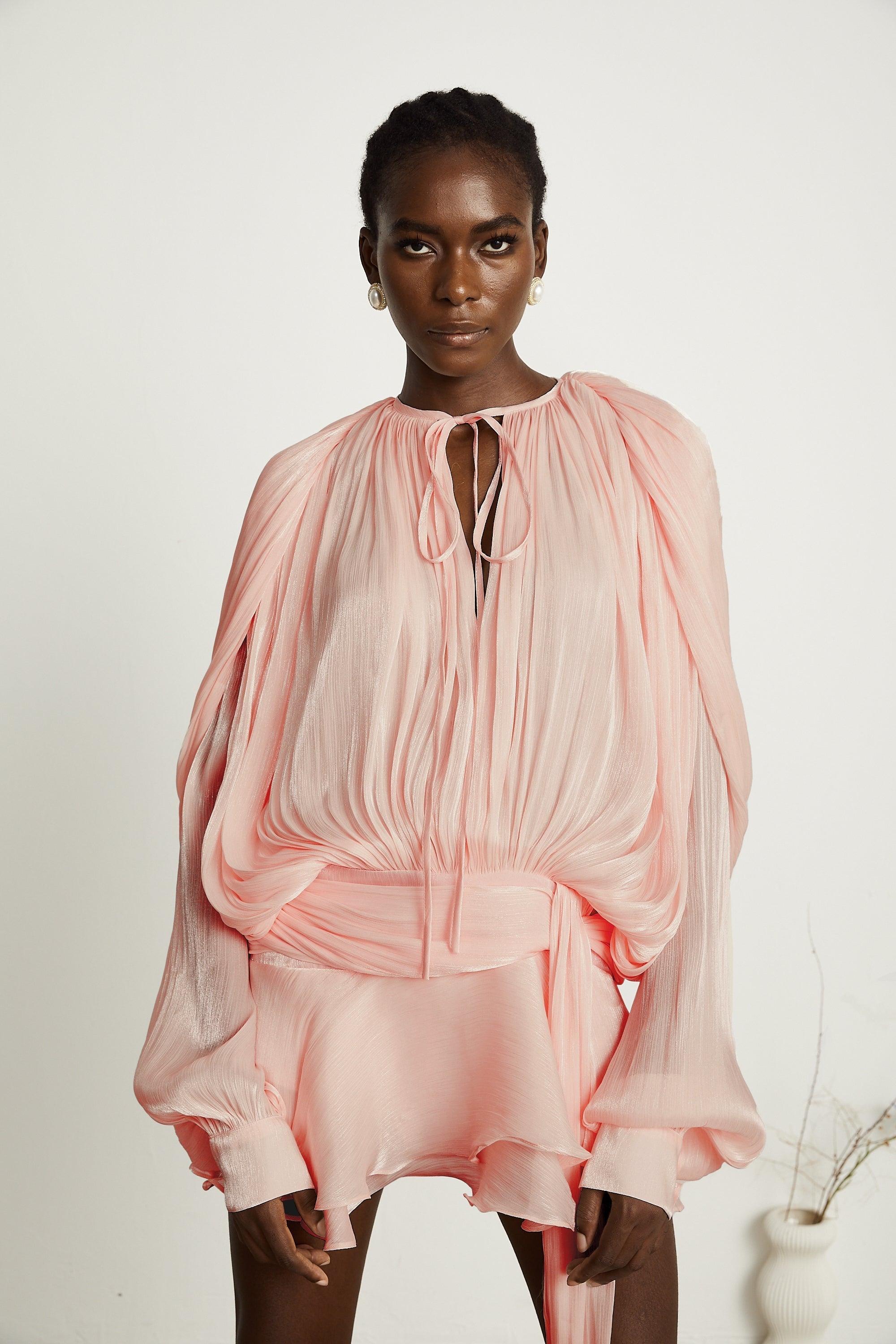 Emberlynn | rosa Minikleid mit gerafftem Design