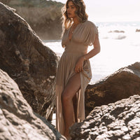 Tessa | Elegantes langes Freizeitkleid mit V-Ausschnitt und Schlitz