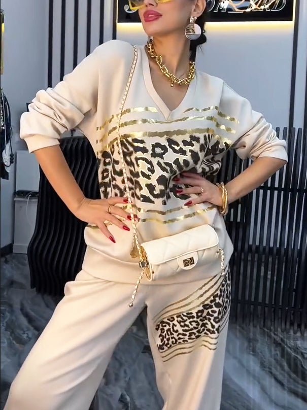 Alanna | Damenanzug, modern mit V-Ausschnitt