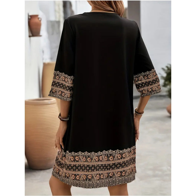 Eleanor | modisches Kleid, femininer V-Ausschnitt, trendiger Print.