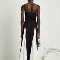 Roisin | Kontrastfarbenes plissiertes Maxikleid