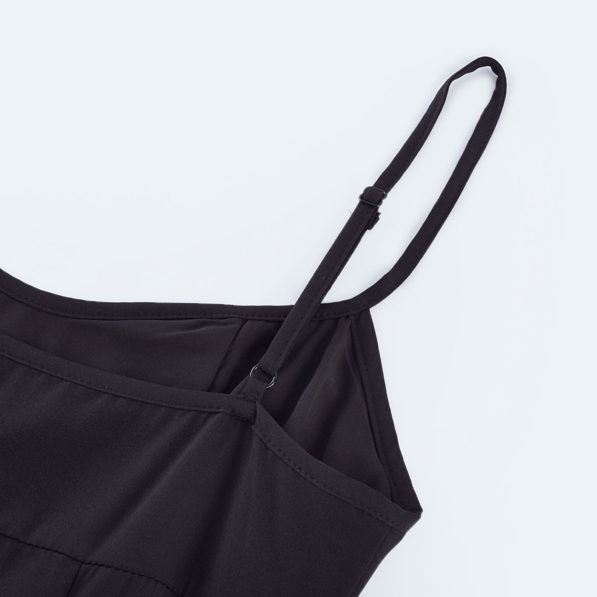 Roisin | Kontrastfarbenes plissiertes Maxikleid