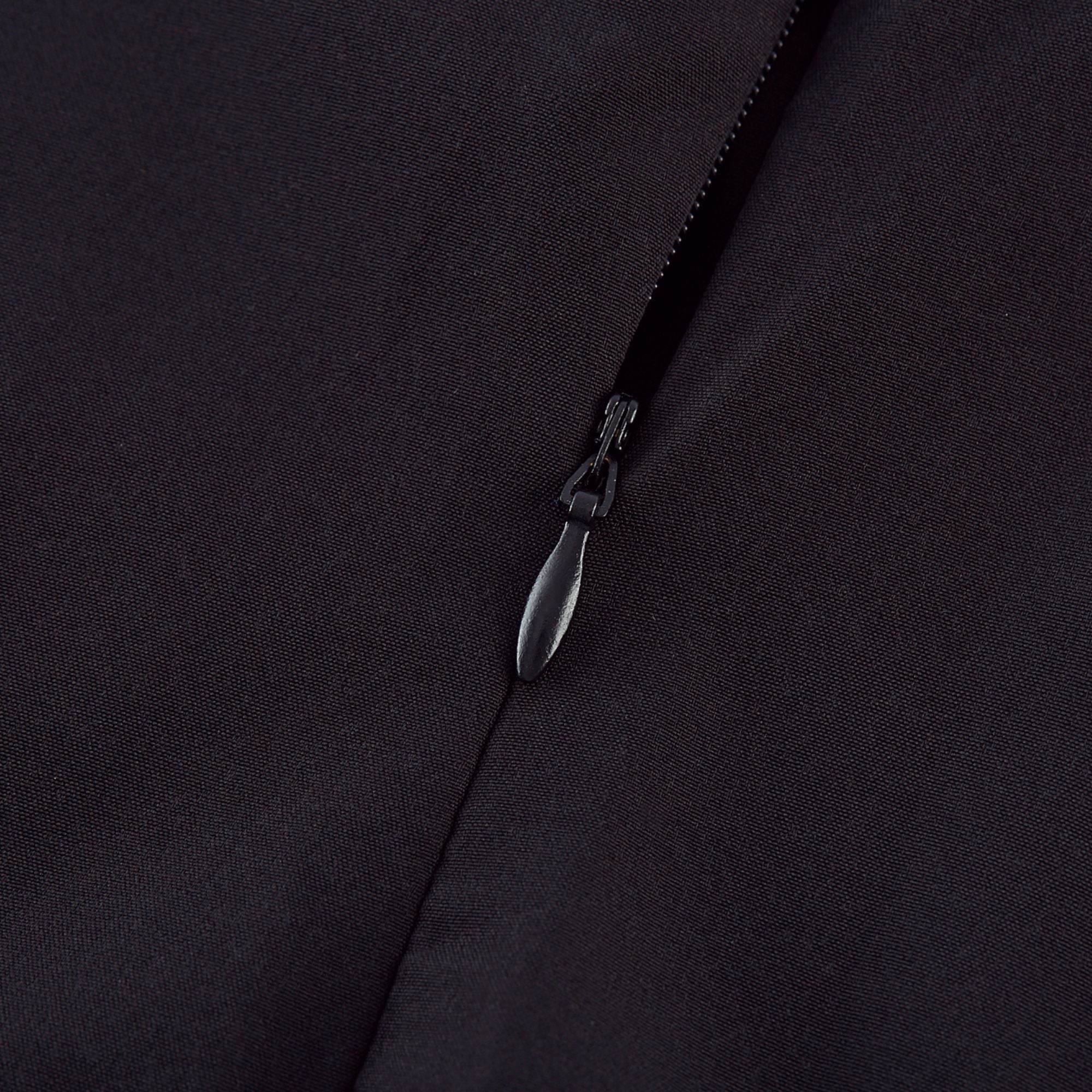 Roisin | Kontrastfarbenes plissiertes Maxikleid