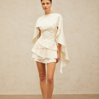 Skyla | schickes Satin-Kleid mit verspielten Rüschen