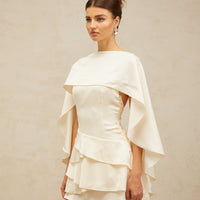 Skyla | schickes Satin-Kleid mit verspielten Rüschen