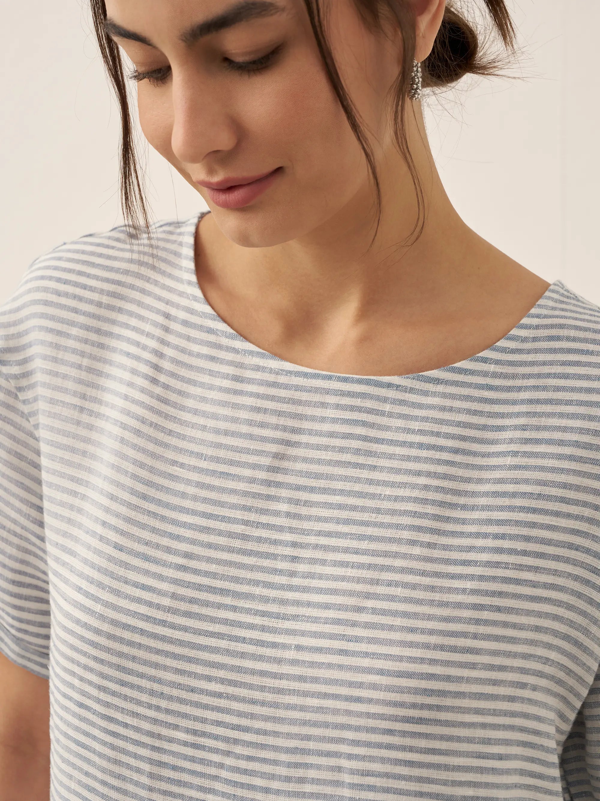 Isabella | stilvolles kurzärmeliges Leinenkleid mit Nadelstreifen