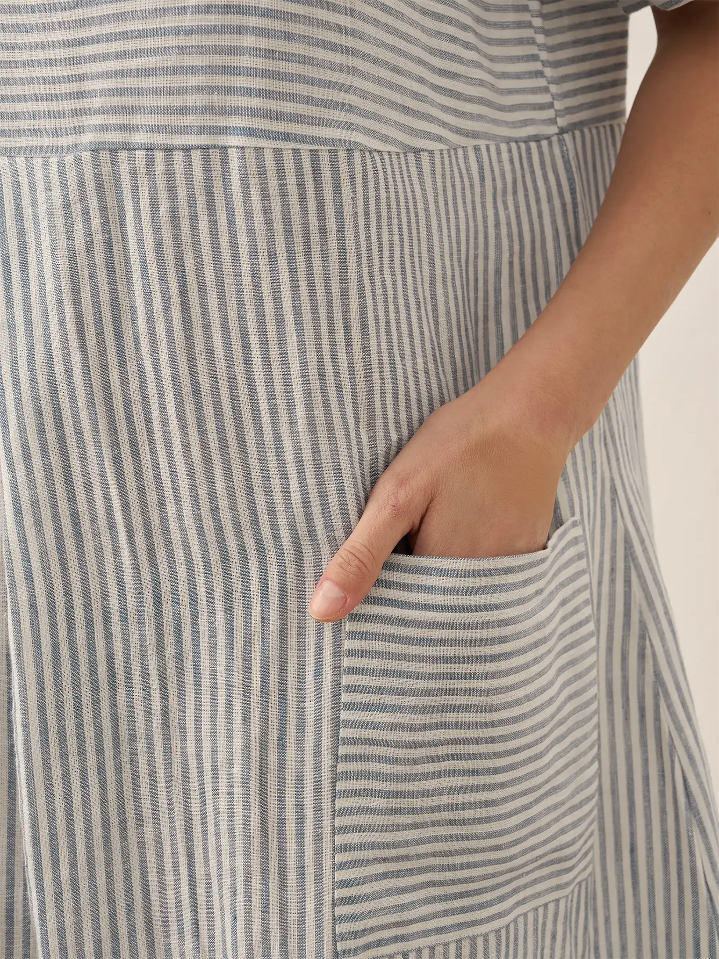 Isabella | stilvolles kurzärmeliges Leinenkleid mit Nadelstreifen