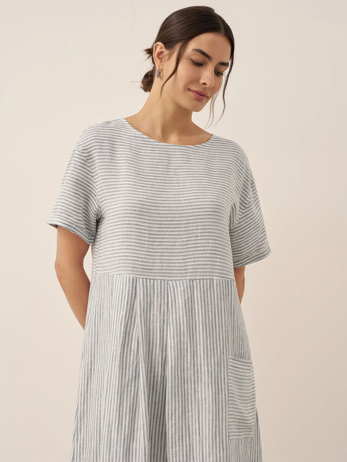 Isabella | stilvolles kurzärmeliges Leinenkleid mit Nadelstreifen