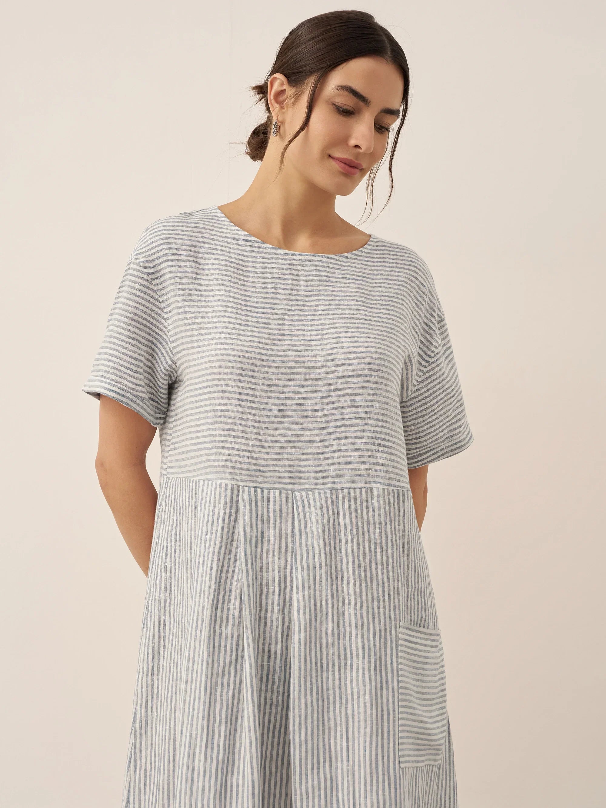 Isabella | stilvolles kurzärmeliges Leinenkleid mit Nadelstreifen