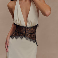 Cara | Spitzen- und Luxus-Halterkleid