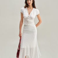 Jene | Weiße Bluse mit Struktur und Cap Sleeves