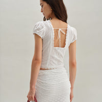 Jene | Weiße Bluse mit Struktur und Cap Sleeves