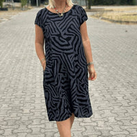 Hallie | elegantes Sommerkleid mit Rundhalsausschnitt und hübschem Print