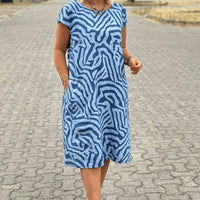 Hallie | elegantes Sommerkleid mit Rundhalsausschnitt und hübschem Print