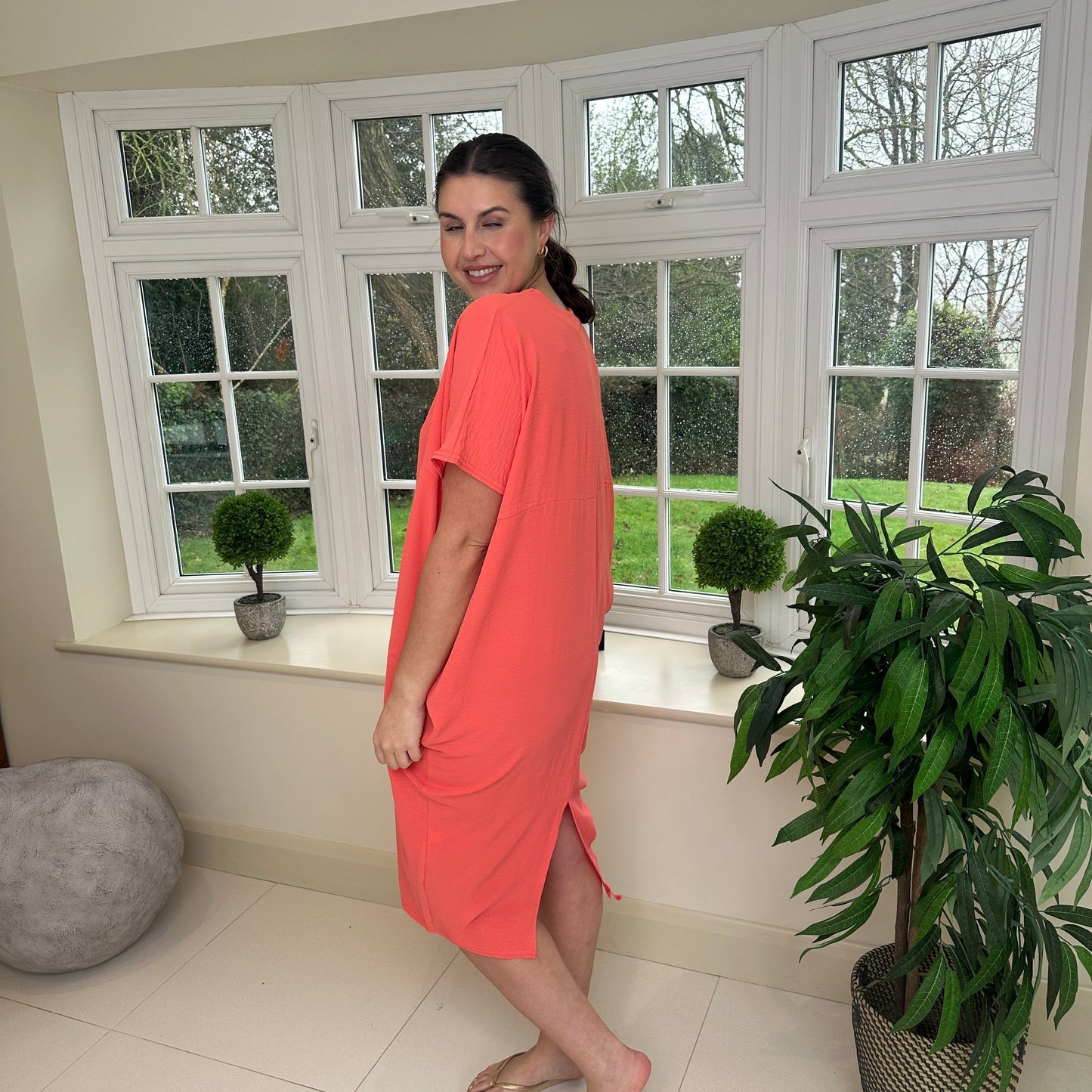 Fiena | T-Shirt-Kleid mit V-Ausschnitt in Übergröße