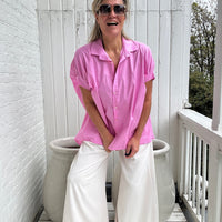 Claire | Locker geschnittene Kurzarm-Bluse mit klassischem Hemdkragen