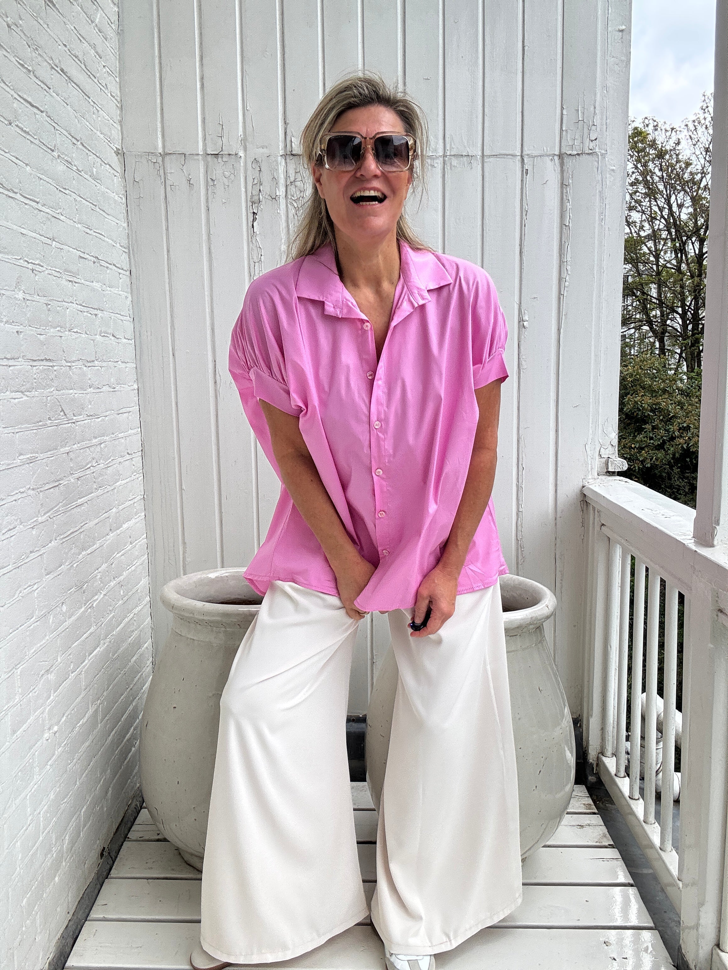 Claire | Locker geschnittene Kurzarm-Bluse mit klassischem Hemdkragen