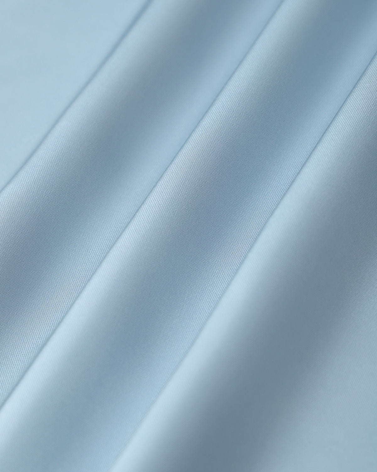 Hyra | Blaues Satin-Midikleid mit Rüschen