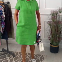 Nyla | Bequemes kurzärmeliges Freizeitkleid mit Kapuze