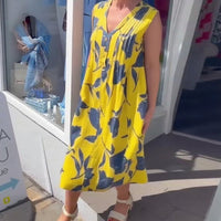 Barbara | modisches Kleid mit V-Ausschnitt und floralem Druck