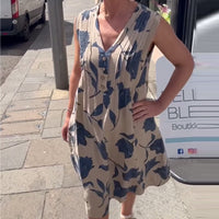 Barbara | modisches Kleid mit V-Ausschnitt und floralem Druck