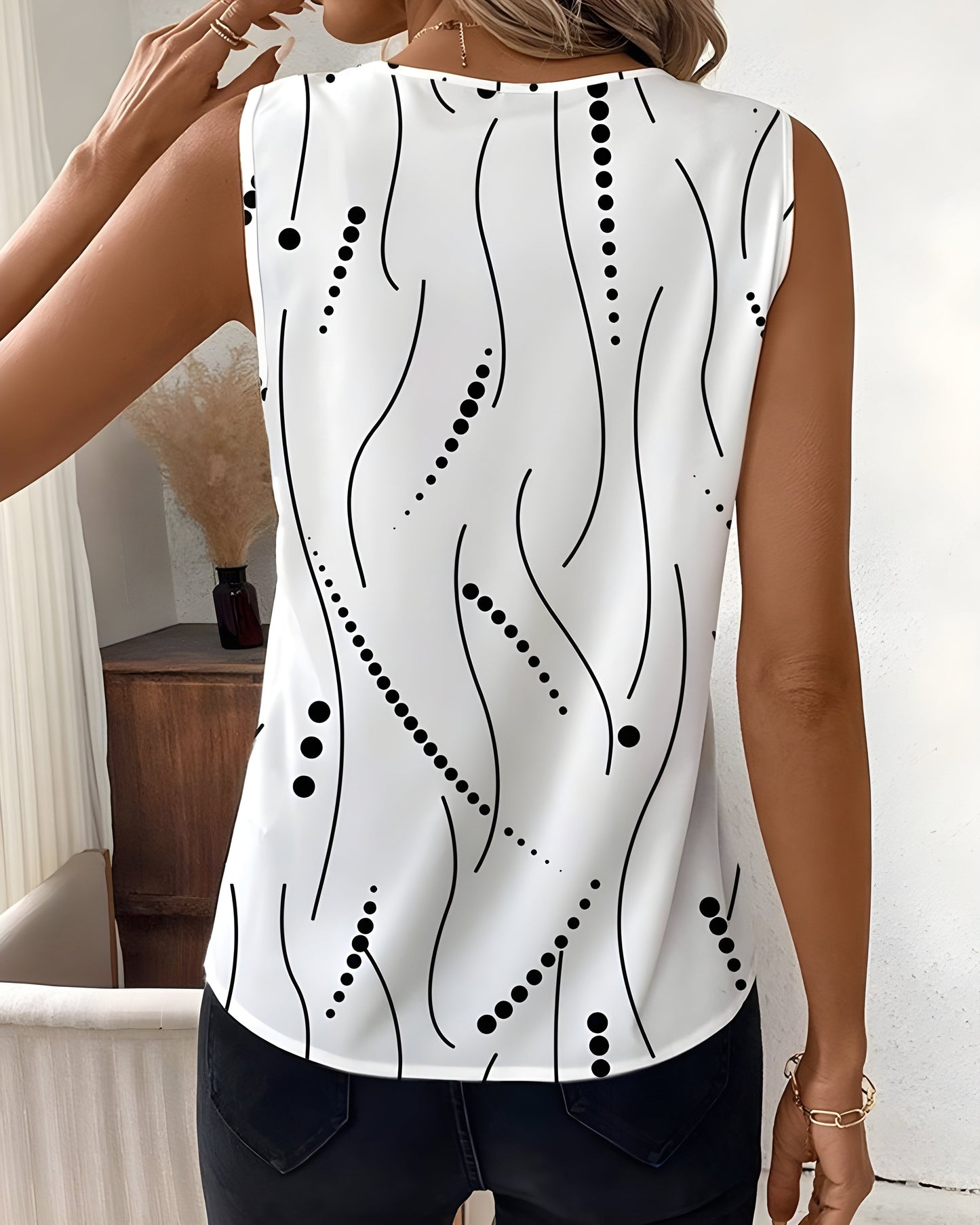 Aster | Feminine ärmellose Strickjacke mit Faltenoptik