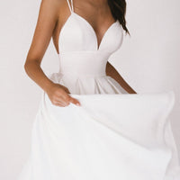 Khlea | Fließendes Maxikleid mit gekreuztem Rücken