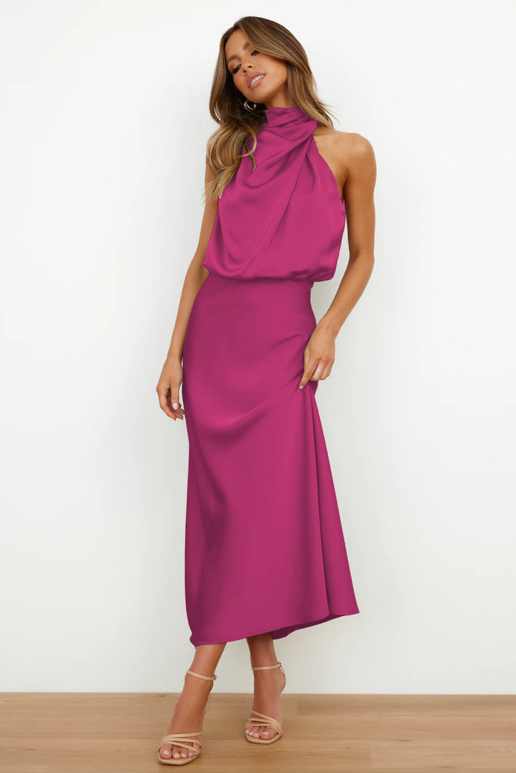 Rochelle | Feminines Satin-Kleid mit Neckholder-Ausschnitt