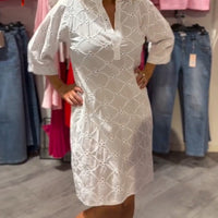 Luella | langärmeliges Kleid mit floralem Dekolleté