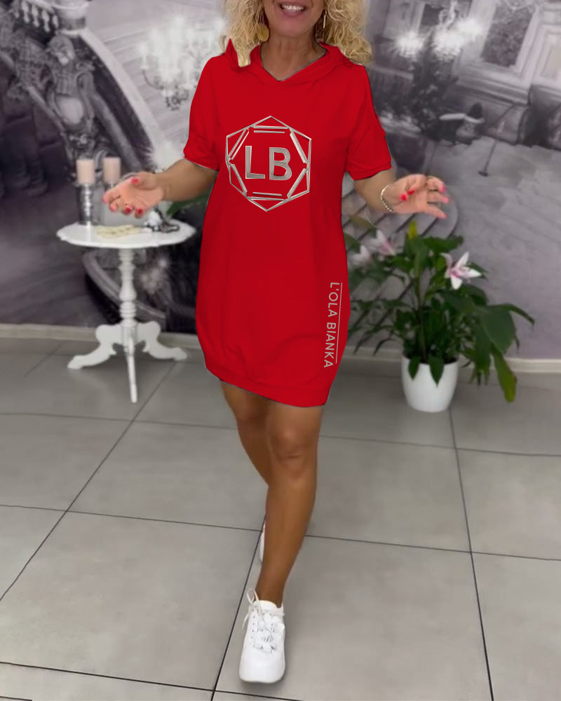 Laylani | sportliches Kleid mit Kapuze und Druck