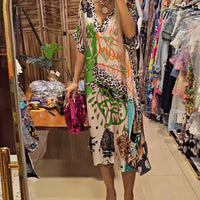 Mae | Bequemes Freizeitkleid mit tiefem V-Ausschnitt