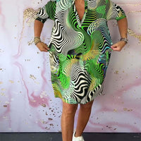 Ainsley | Sommerliches V-Neck-Kleid mit buntem Muster