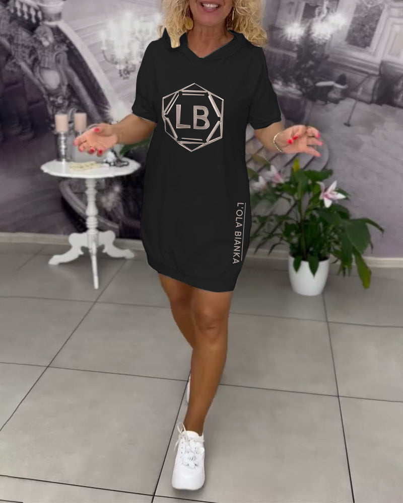 Laylani | sportliches Kleid mit Kapuze und Druck