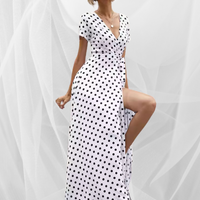 Savannah | Lässiges Kleid mit geteiltem Punktmuster