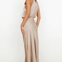 Rochelle | Feminines Satin-Kleid mit Neckholder-Ausschnitt