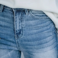 Maggie | Feminine Flared-Hose mit zeitlosem Schnitt