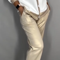 Alexia | Lässiger Damenanzug mit V-Ausschnitt und Hose