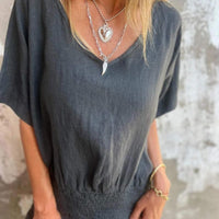 Bomiris | Tailliertes T-Shirt mit V-Ausschnitt