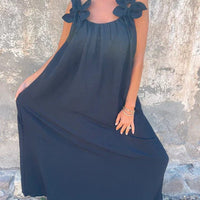 Jubilee | Feminines Kleid mit Blumendetail & U-Ausschnitt