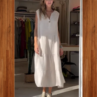 Aromea | Locker geschnittenes ärmelloses Kleid mit Knopfleiste