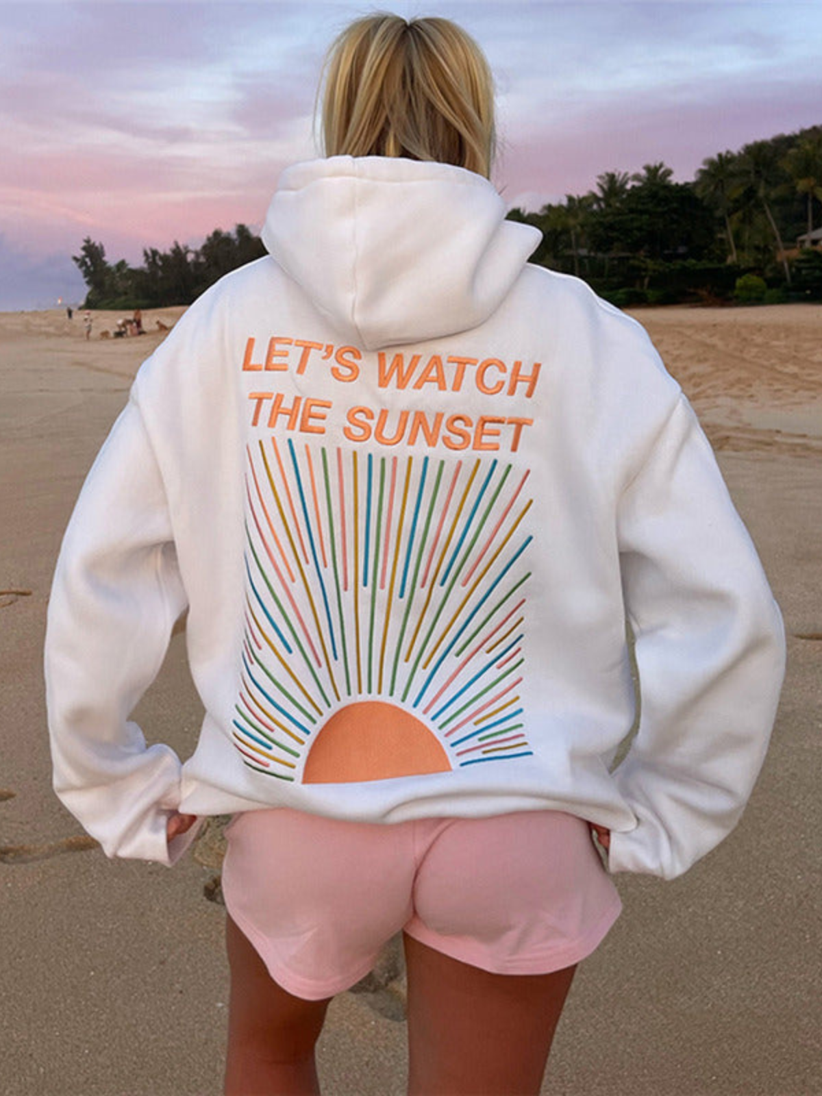 Merrit | Weicher Hoodie mit gesticktem Sonnenuntergang im Hintergrund