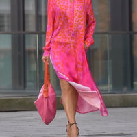 Kia | Langarmkleid mit Schlitz und Leo-Print