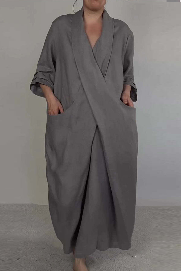 Aiya | Elegantes minimalistisches Kleid mit Tasche und V-Ausschnitt