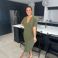 Fiena | T-Shirt-Kleid mit V-Ausschnitt in Übergröße